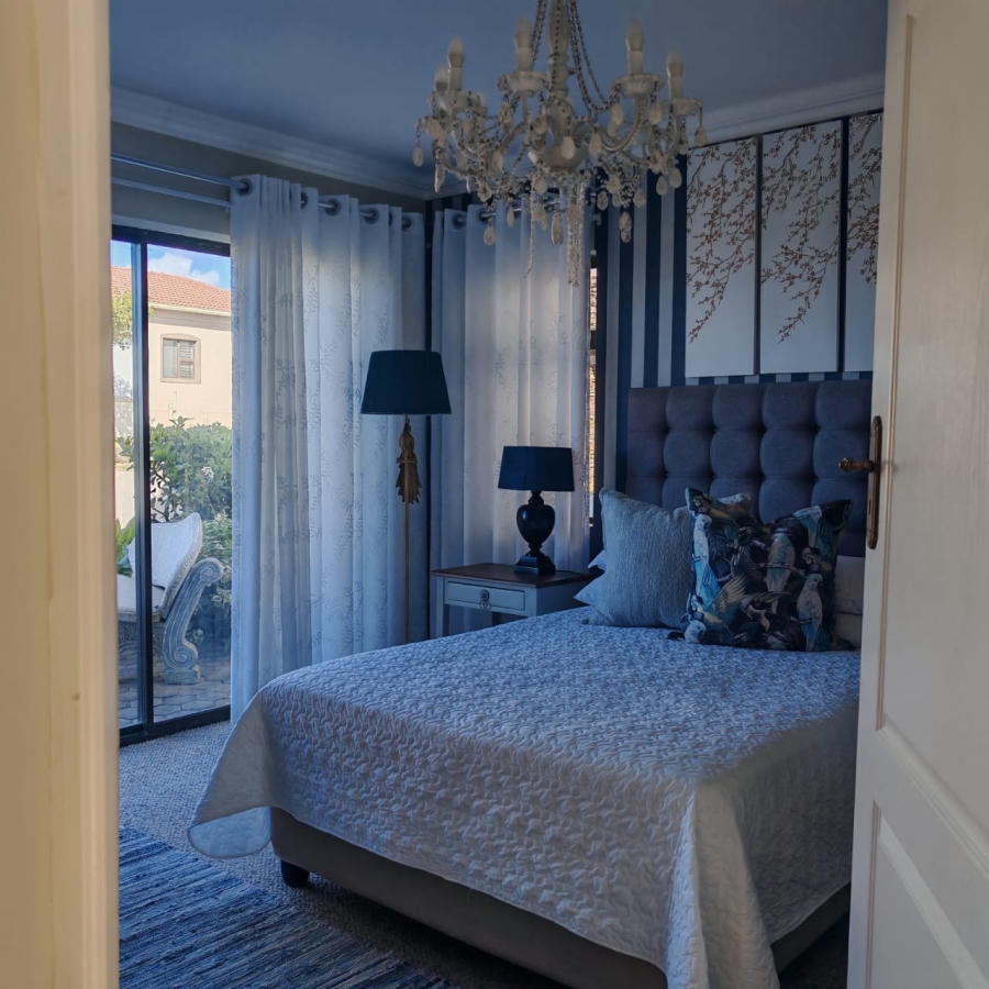 5 Bedroom Property for Sale in Avonddans Western Cape